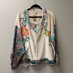 Like - new! POL L Cream Green Boho Embroidered Floral V Neck Blouse